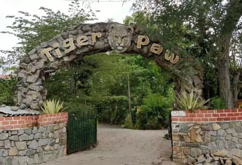 Hotelli The Tiger Paw Resort