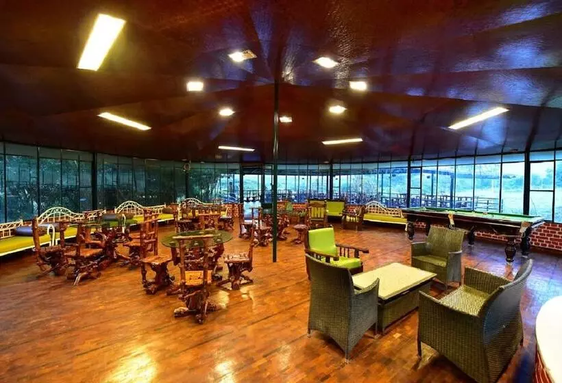 Hotelli The Tiger Paw Resort