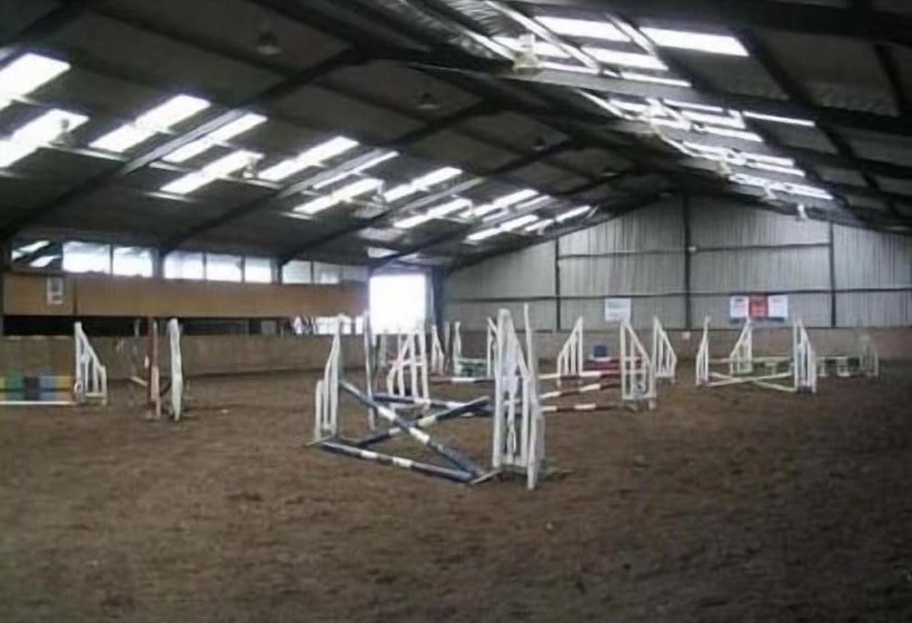 مبيت وإفطار Annaharvey Farm