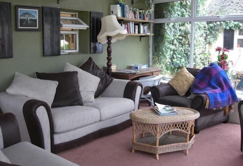 مبيت وإفطار Annaharvey Farm