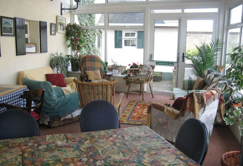 مبيت وإفطار Annaharvey Farm