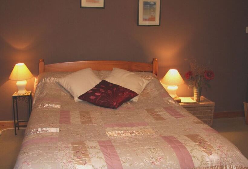 مبيت وإفطار Annaharvey Farm