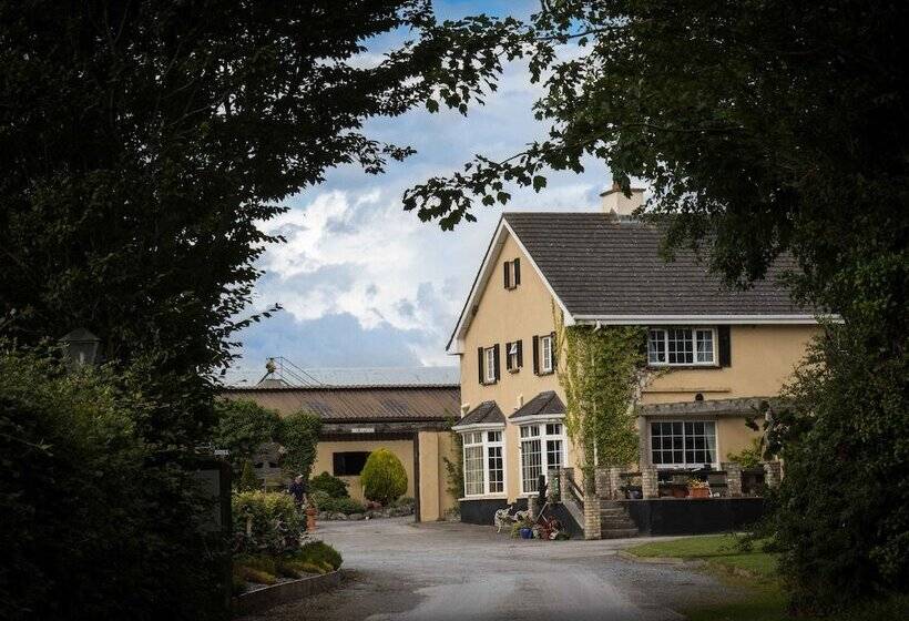 مبيت وإفطار Annaharvey Farm