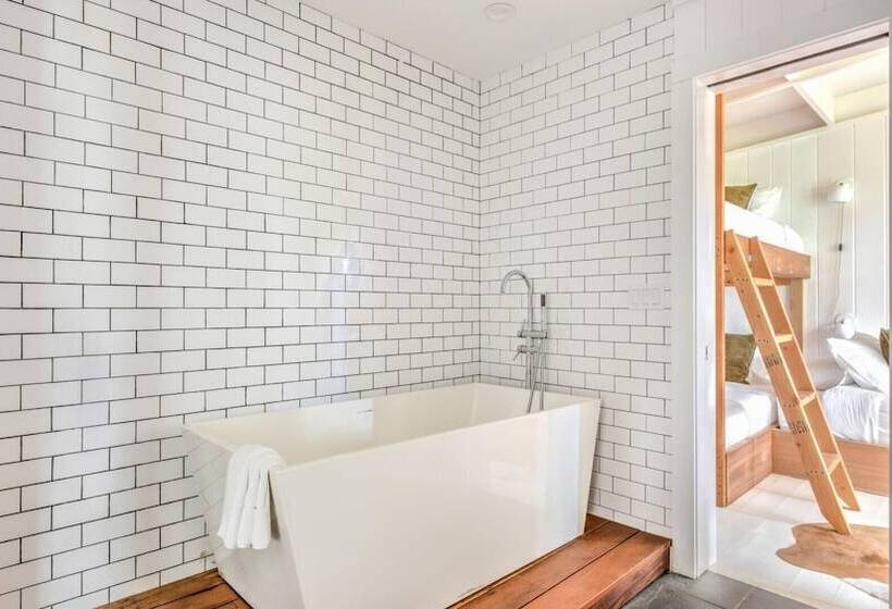 Ruschmeyers #13 Suite