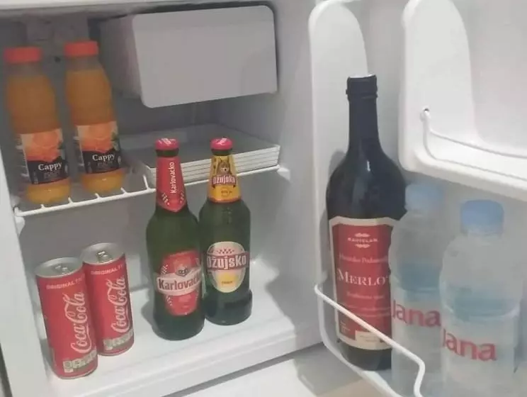 Spacious Deluxe Room   Hotel Rose