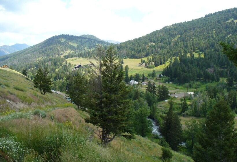 Yellowstone Mountain Cabins