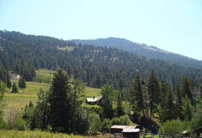 Yellowstone Mountain Cabins