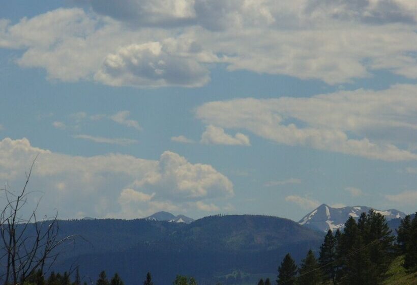Yellowstone Mountain Cabins