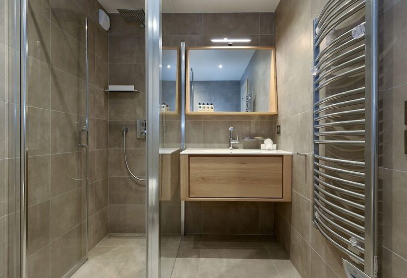 اقامتگاه Le C By Alpine Resorts