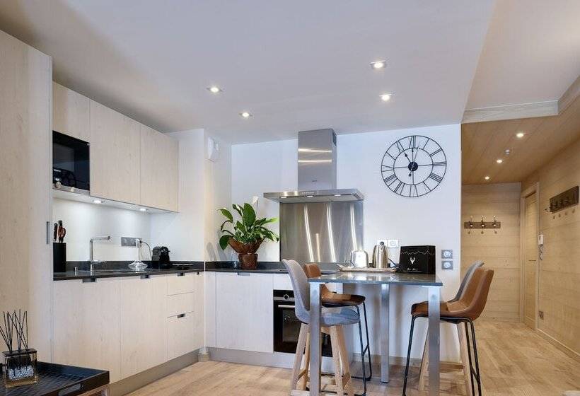 اقامتگاه Le C By Alpine Resorts