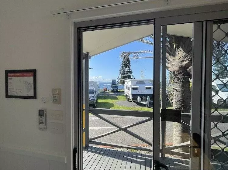استراحتگاه Nrma Shellharbour Beachside Holiday Park