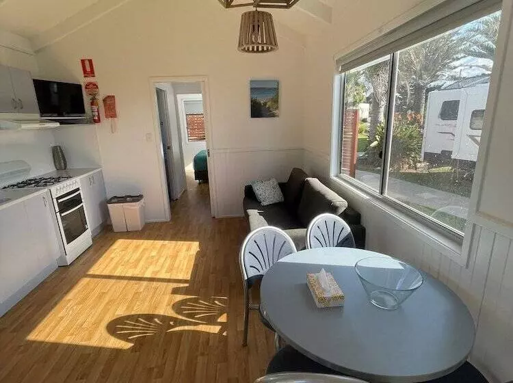 استراحتگاه Nrma Shellharbour Beachside Holiday Park