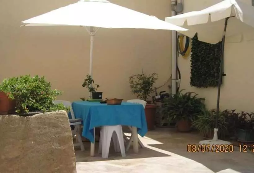 پانسیون Room In Guest Room   Merzuq House   Deluxe Double Room With Shower