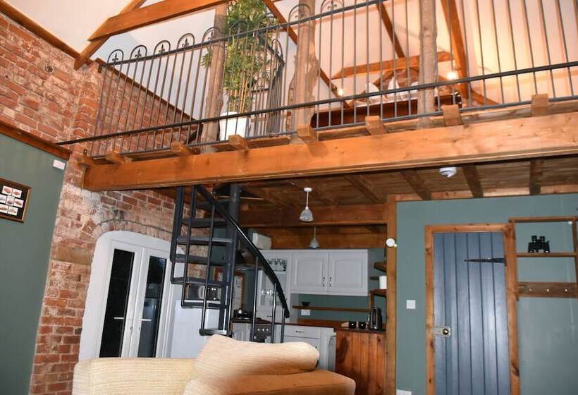 2 Bed 18th Century Barn   Sleeps 6   Pet Friendly