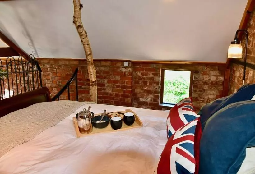 2 Bed 18th Century Barn   Sleeps 6   Pet Friendly