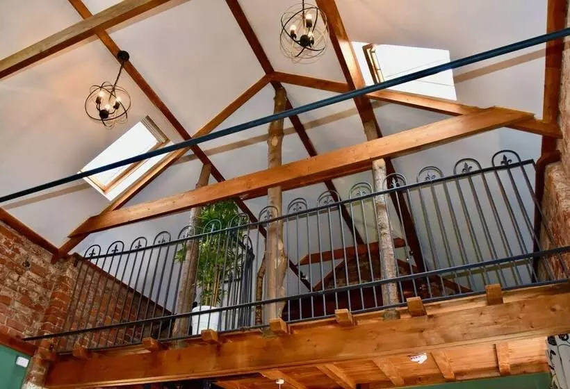 2 Bed 18th Century Barn   Sleeps 6   Pet Friendly