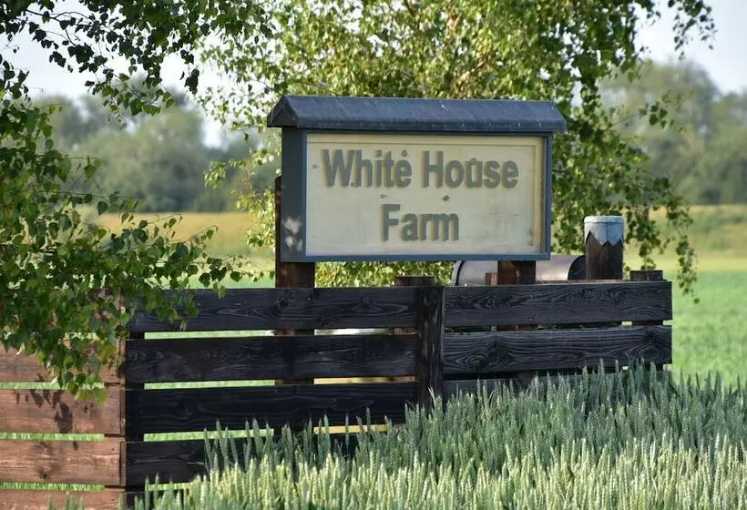 2 Bed 18th Century Barn   Sleeps 6   Pet Friendly