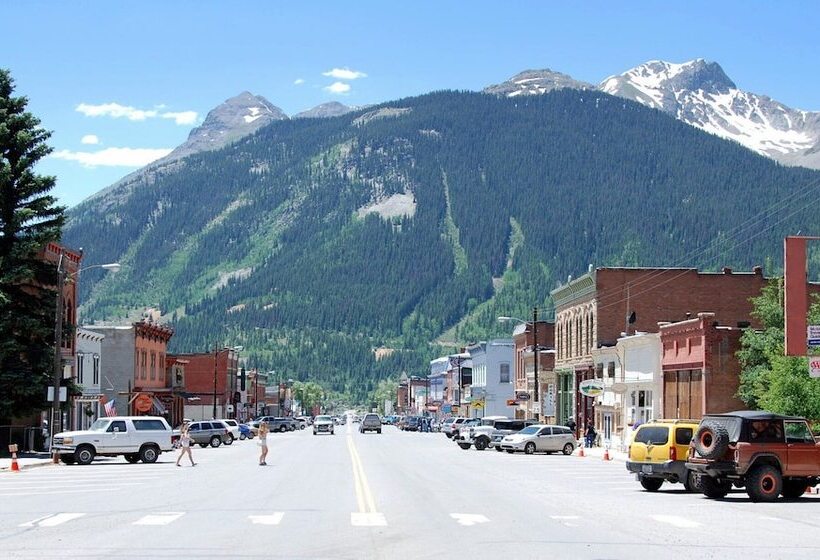 Отель Kendall Mountain Lodge