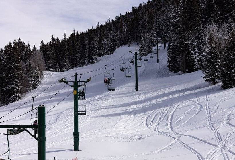 Отель Kendall Mountain Lodge