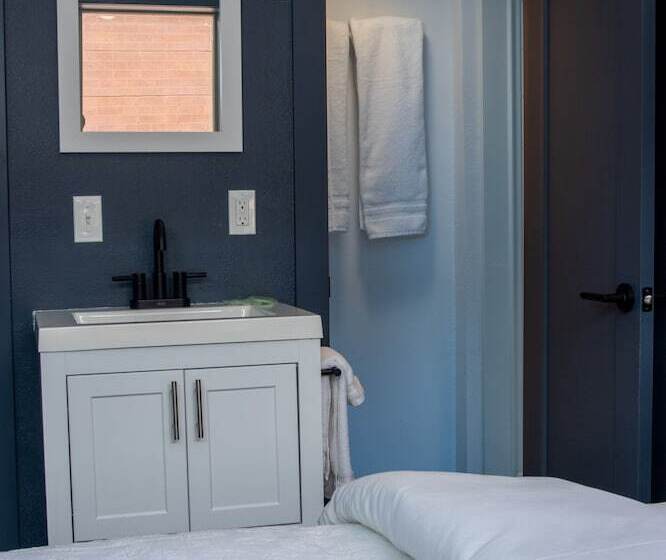 Отель Kendall Mountain Lodge