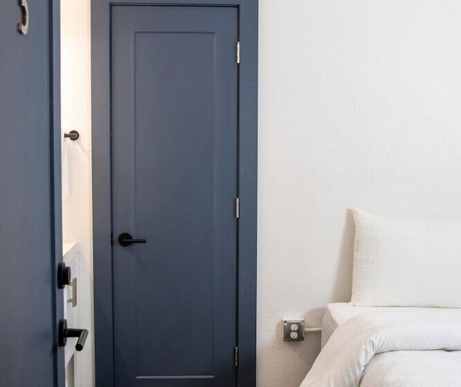 Отель Kendall Mountain Lodge