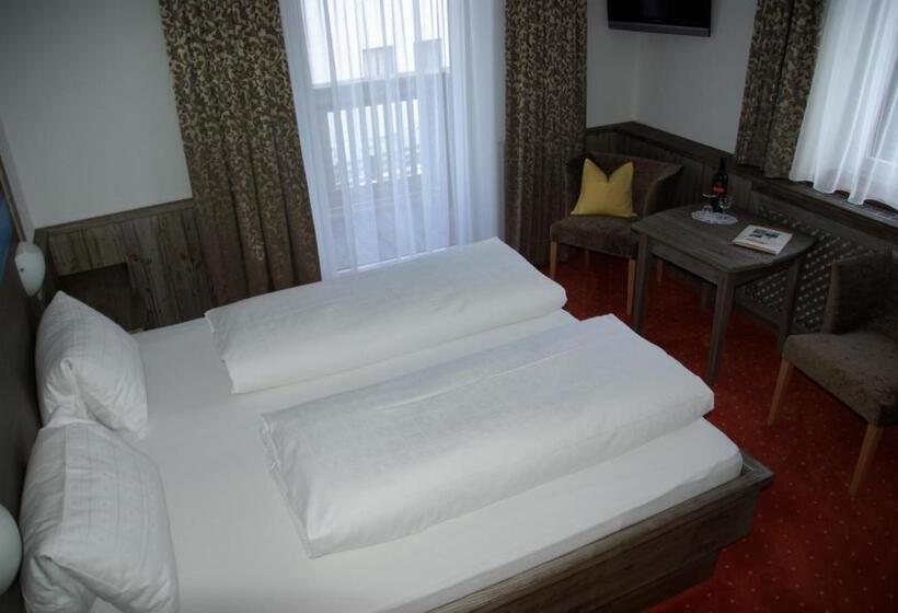 مبيت وإفطار Alpenhof Pension Garni