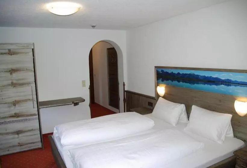 ベッドアンドブレックファースト Alpenhof Pension Garni