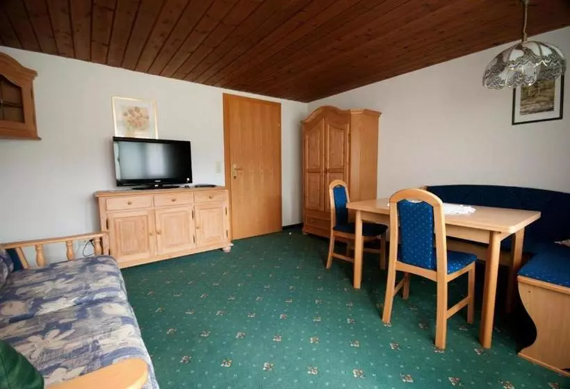 Aamiaismajoitus (B&B) Pension Arnspitze