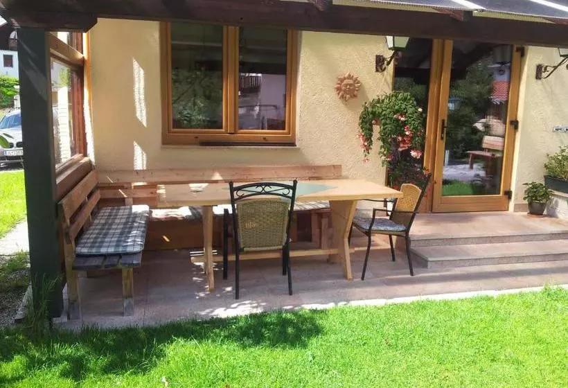 Aamiaismajoitus (B&B) Pension Arnspitze