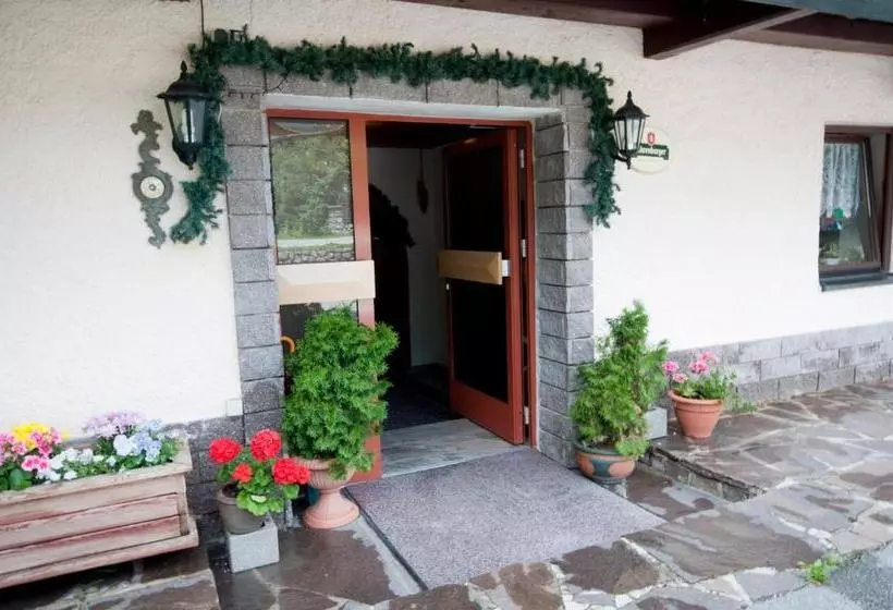 Aamiaismajoitus (B&B) Pension Arnspitze