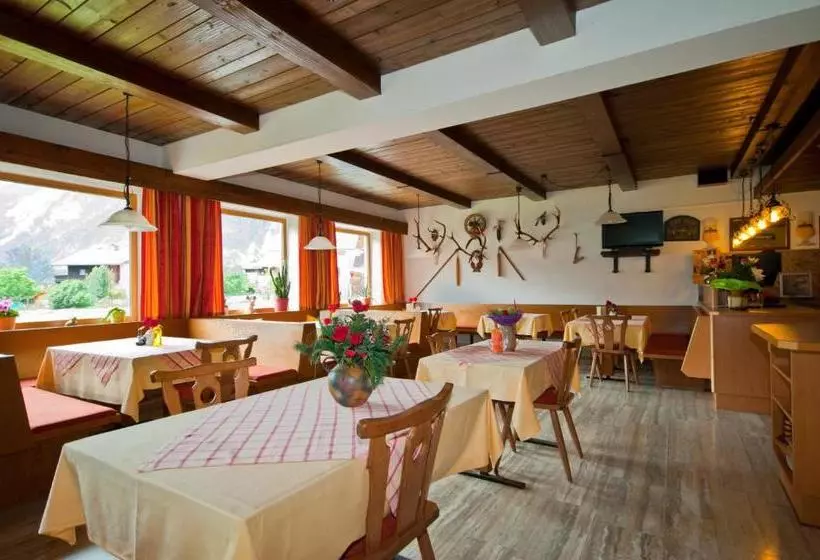 Aamiaismajoitus (B&B) Pension Arnspitze