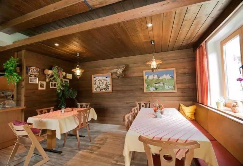 Aamiaismajoitus (B&B) Pension Arnspitze