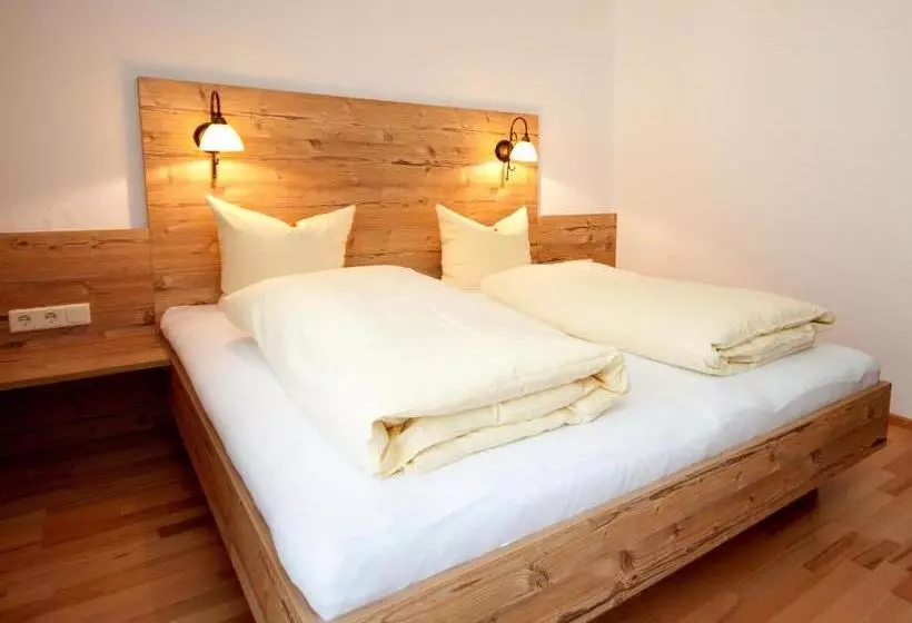 Aamiaismajoitus (B&B) Pension Arnspitze