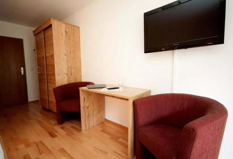 Aamiaismajoitus (B&B) Pension Arnspitze