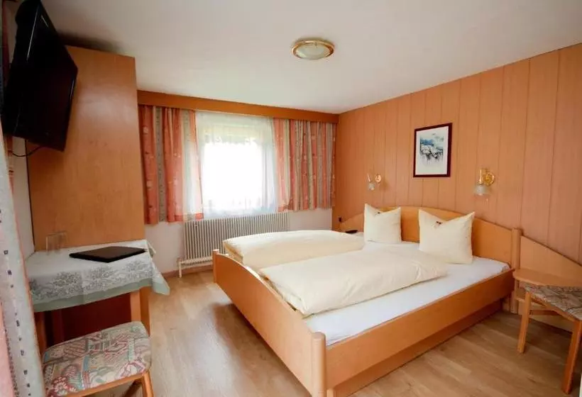 Aamiaismajoitus (B&B) Pension Arnspitze