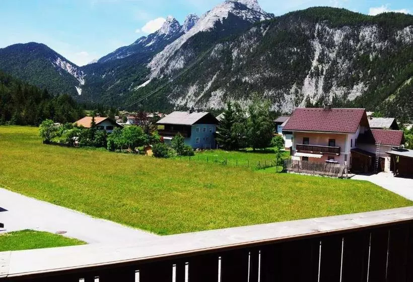 Aamiaismajoitus (B&B) Pension Arnspitze