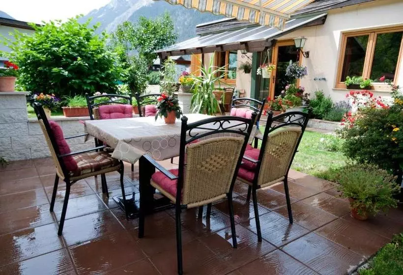 Aamiaismajoitus (B&B) Pension Arnspitze