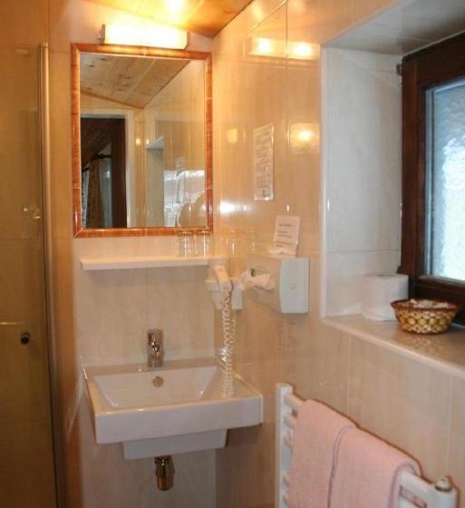 تختخواب و صبحانه Wellness Pension Hollaus