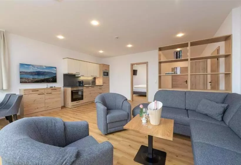 Отель Schönberger