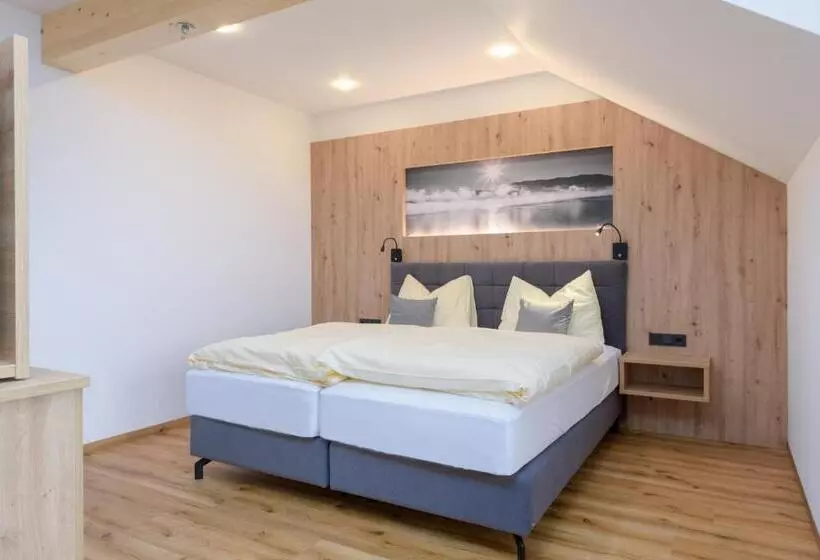 Отель Schönberger