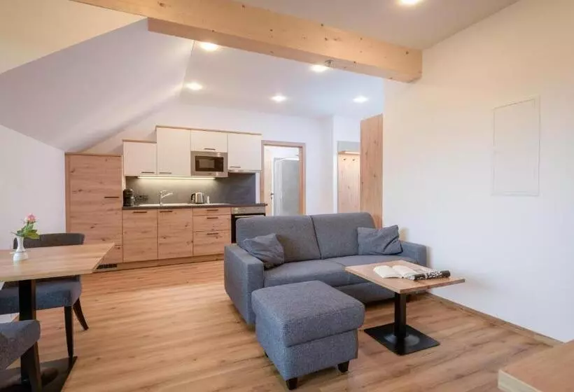 Отель Schönberger