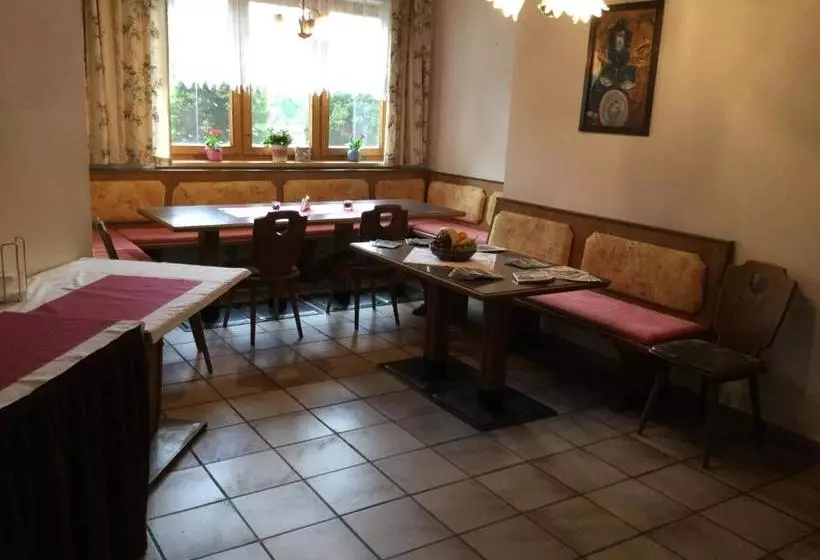 ペンション Jugendgästehaus Oberau