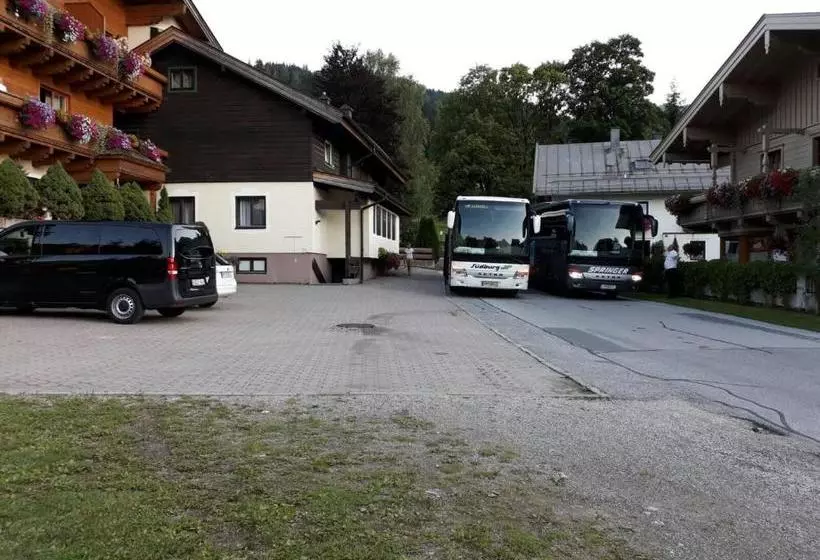 ペンション Jugendgästehaus Oberau