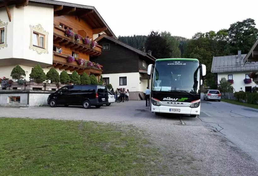 ペンション Jugendgästehaus Oberau