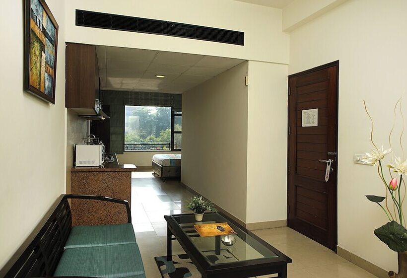 Hotel Ahuja Residency Parklane, Gurgaon