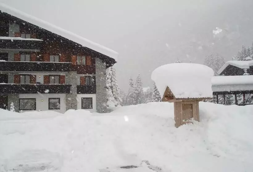 בית מלון כפרי La Rouja