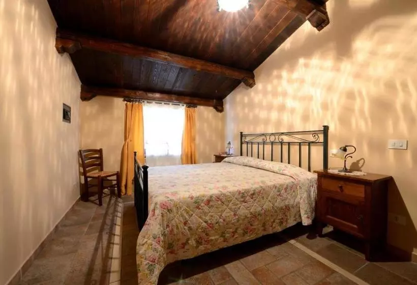 هتل Agriturismo Le Querce Di Assisi