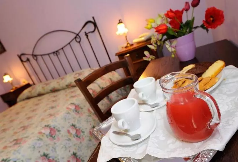 هتل Agriturismo Le Querce Di Assisi