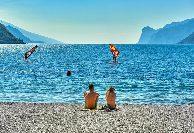 בית מלון כפרי Lido Blu Surf & Bike