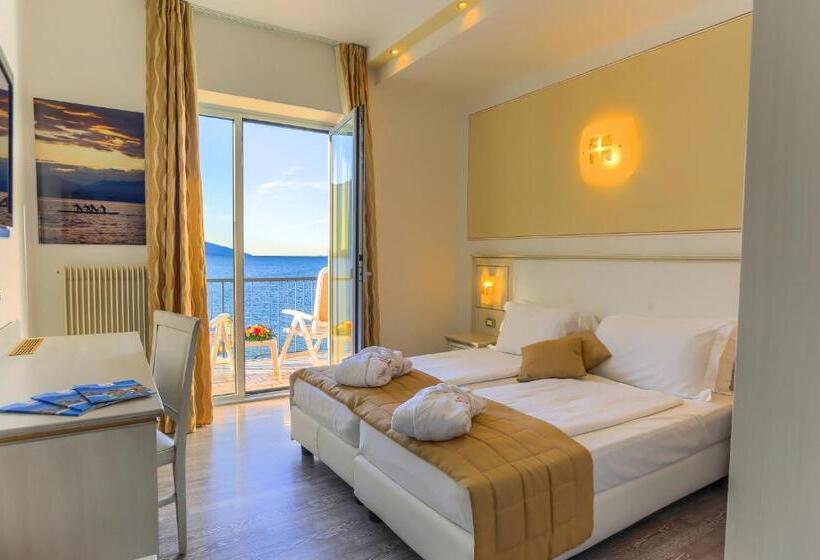 בית מלון כפרי Lido Blu Surf & Bike